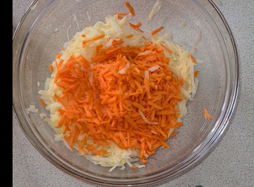 pastel de zanahoria, queso, y jamon cocido