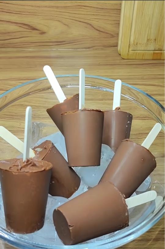 Cómo preparar unos cremosos helados de chocolate